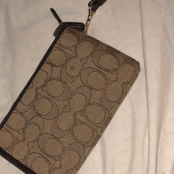 Coach wristlet - Picture 2 of 2